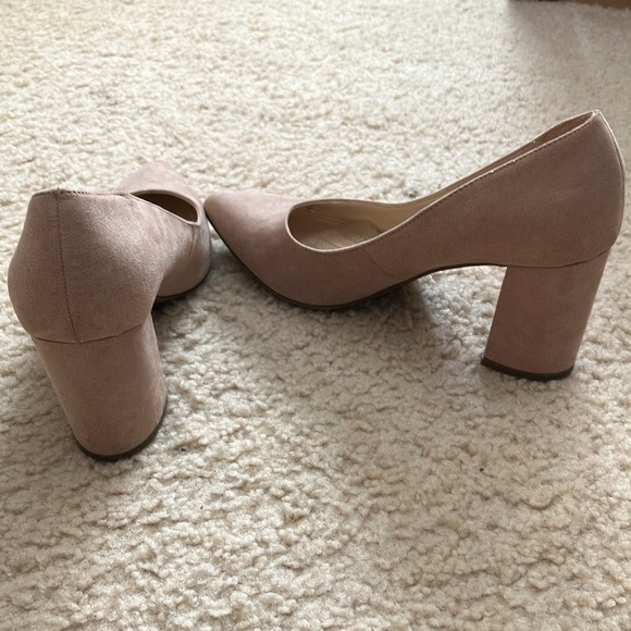 Liz Claiborne Size 8 Chunky Heels - Nude - Picture 2 of 3